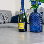 Deluxe Apartment In Sheffield City Centre - Sleeps 6